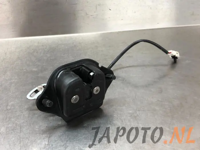 Tailgate lock mechanism Nissan 370Z