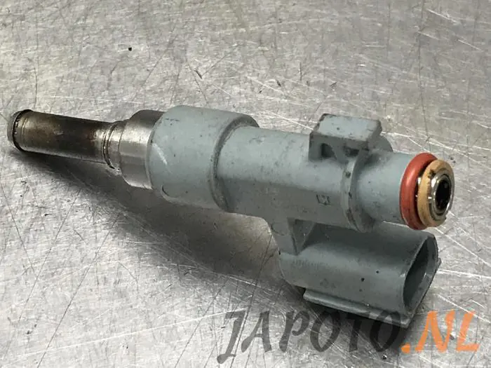 Injector (petrol injection) Toyota Rav-4