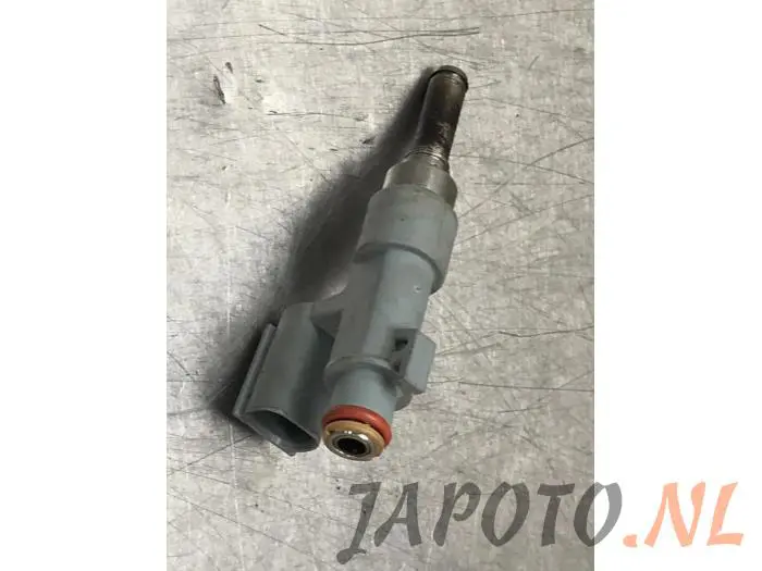 Injector (petrol injection) Toyota Rav-4
