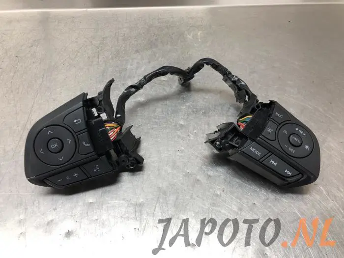 Steering wheel switch Toyota Rav-4