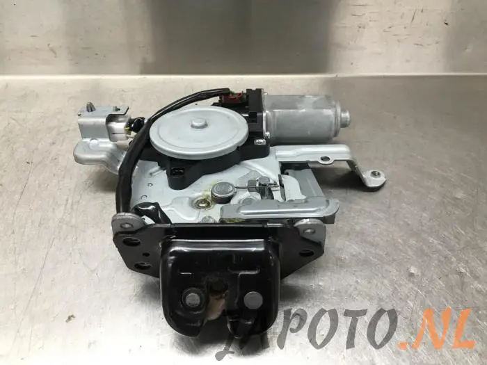 Tailgate lock mechanism Nissan Murano