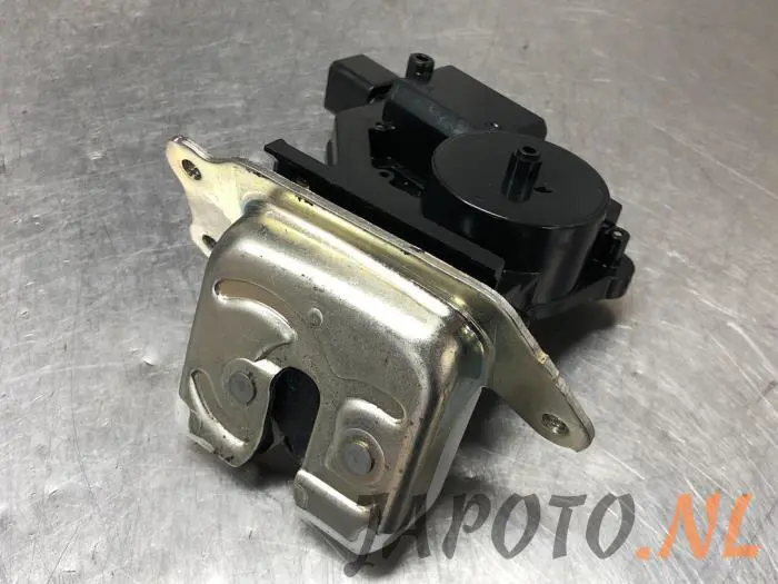 Tailgate lock mechanism Suzuki Swift