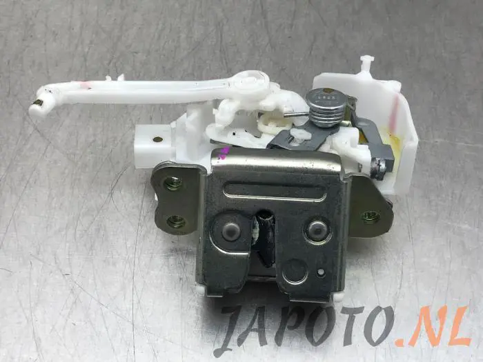 Tailgate lock mechanism Mitsubishi Space Star