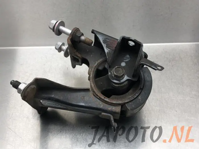 Gearbox mount Toyota Avensis