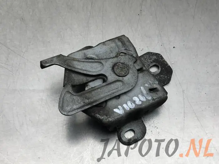 Bonnet lock mechanism Suzuki Alto