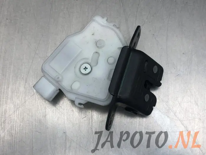 Tailgate lock mechanism Toyota Auris