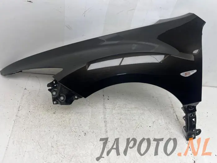 Front wing, left Mazda 6.