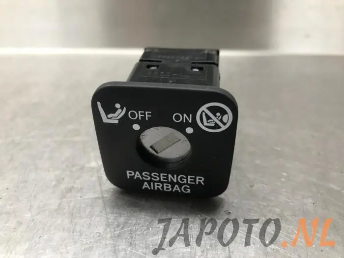 Airbag lock Toyota Avensis