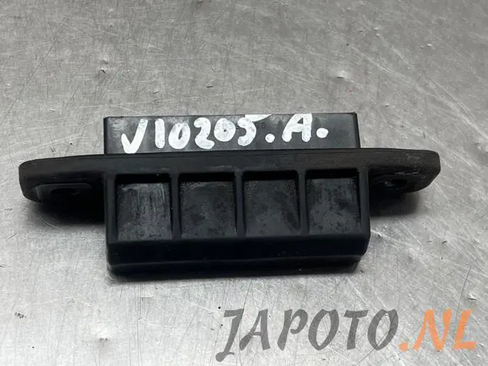 Tailgate switch Toyota Avensis