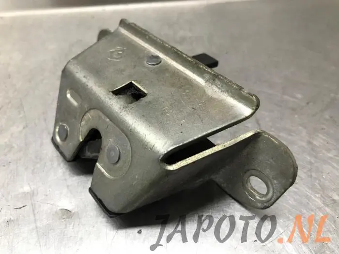 Tailgate lock mechanism Toyota Aygo