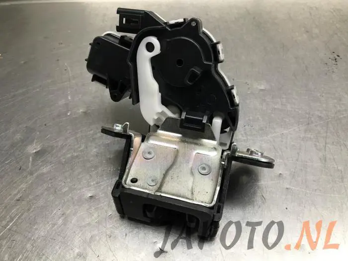 Tailgate lock mechanism Mazda CX-5