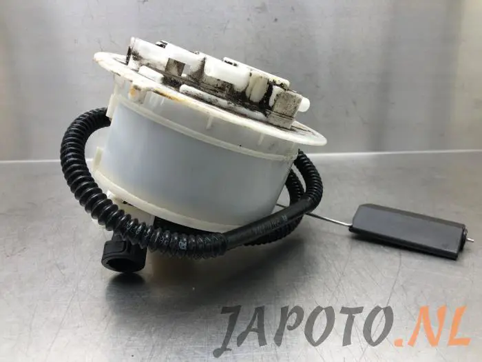Petrol pump Toyota IQ