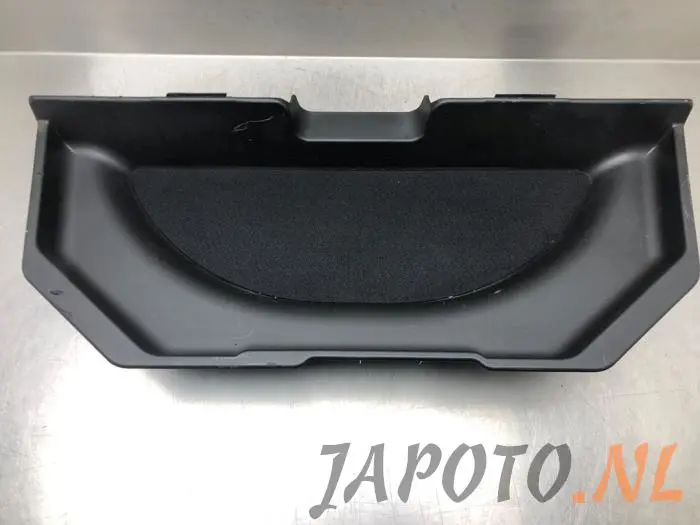 Storage compartment Toyota IQ