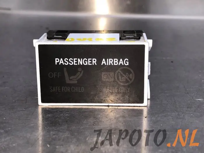 Airbag indicator light Daihatsu Materia