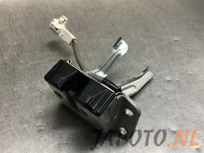 Tailgate lock mechanism Daihatsu Materia