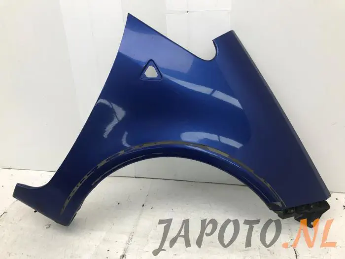 Front wing, right Mitsubishi Colt