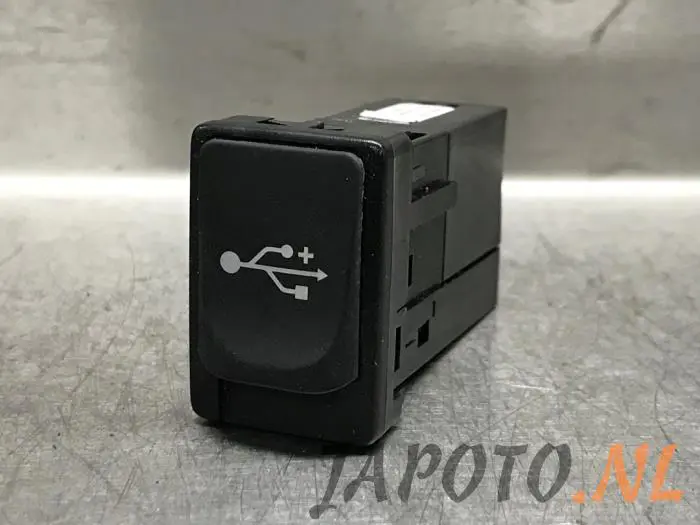 AUX / USB connection Toyota Yaris
