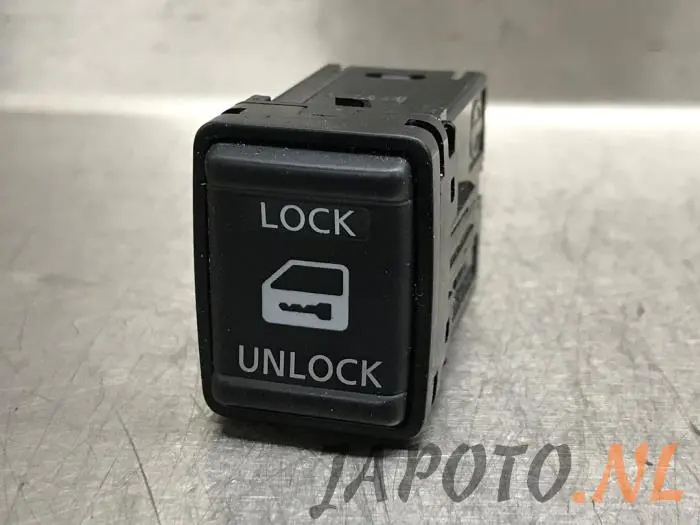 Switch (miscellaneous) Nissan NV200