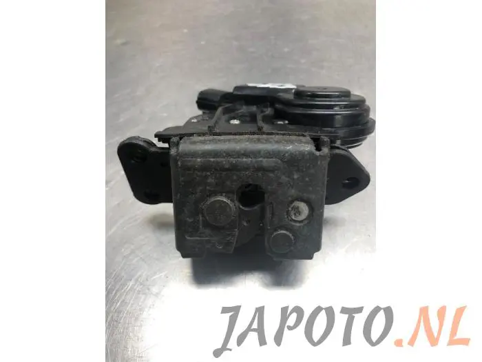 Tailgate lock mechanism Toyota IQ