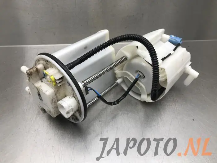 Petrol pump Toyota Rav-4