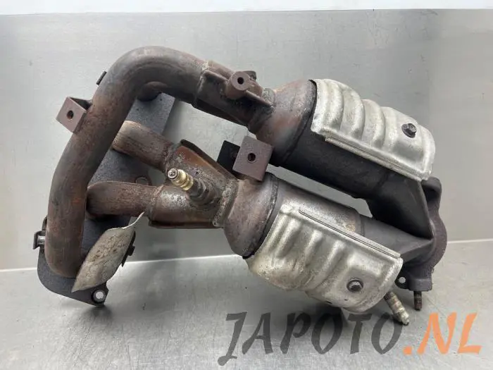 Exhaust manifold + catalyst Toyota Avensis Verso