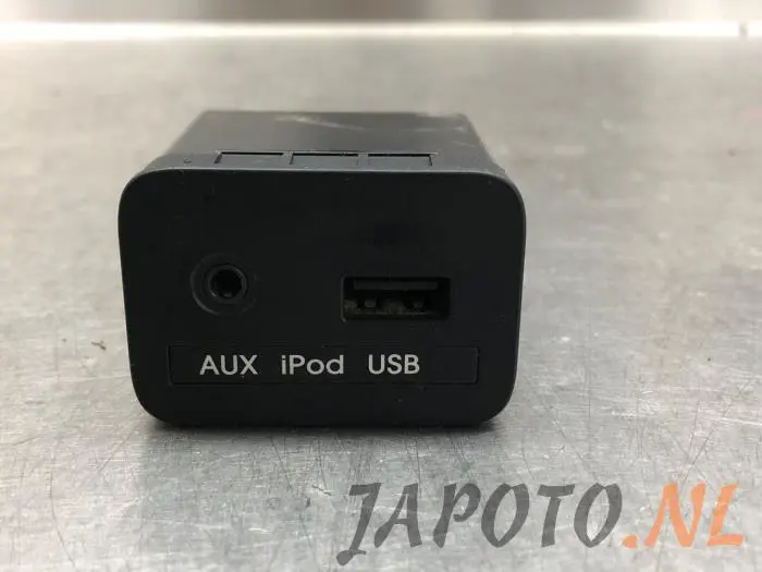AUX / USB connection Kia Sportage
