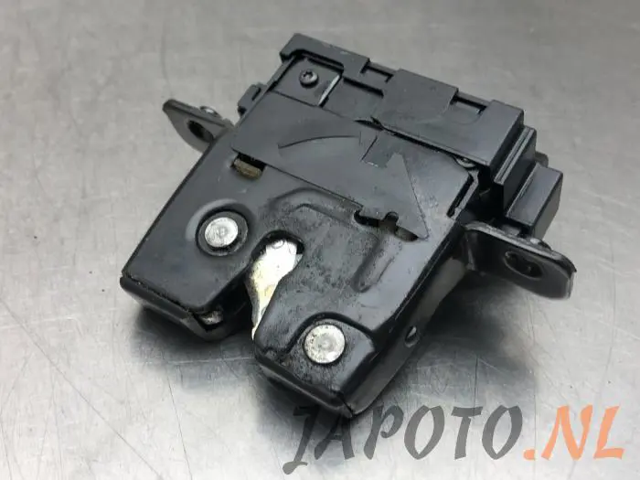 Tailgate lock mechanism Nissan Qashqai+2