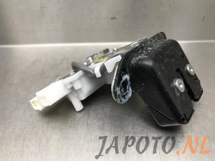 Tailgate lock mechanism Honda HR-V