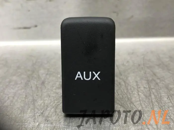 AUX / USB connection Honda HR-V