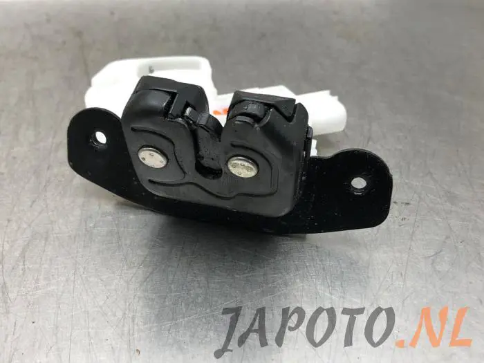 Tailgate lock mechanism Toyota Verso-S