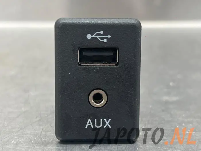 AUX / USB connection Nissan X-Trail