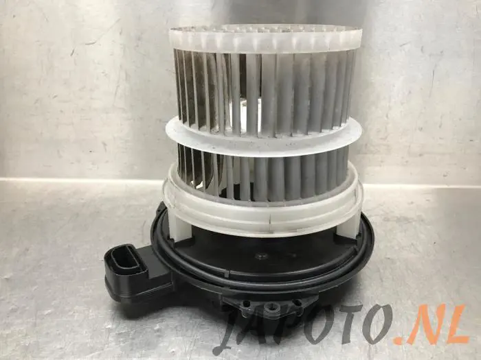 Heating and ventilation fan motor Toyota Prius