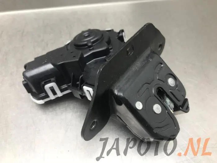 Tailgate lock mechanism Mazda CX-3