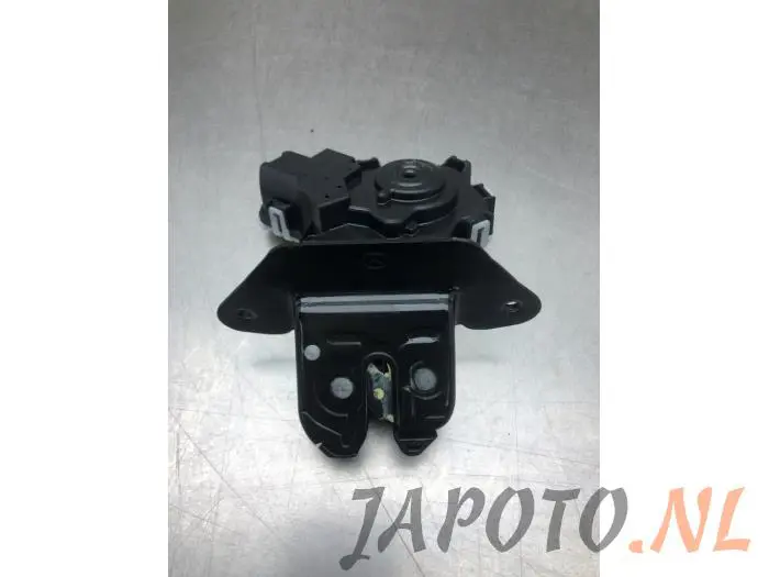 Tailgate lock mechanism Mazda 2.