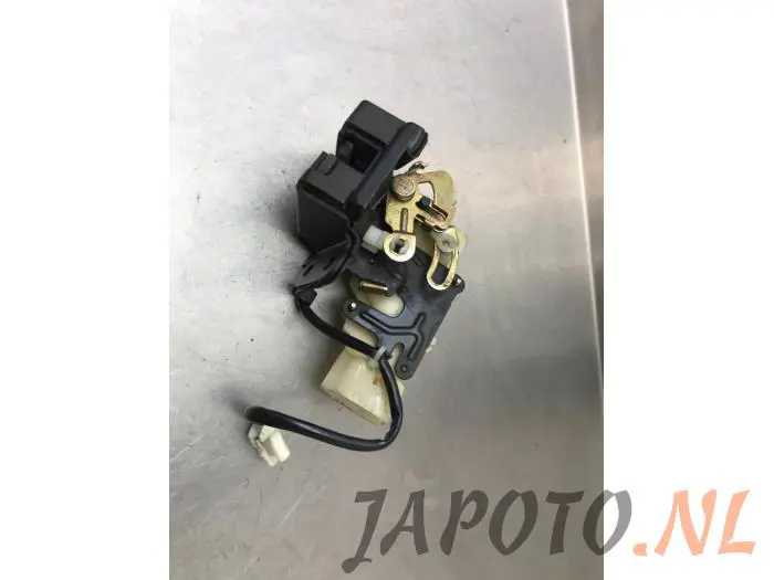 Tailgate lock mechanism Mazda MPV
