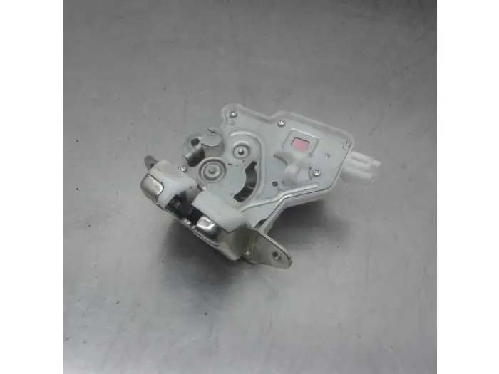 Tailgate lock mechanism Suzuki Celerio