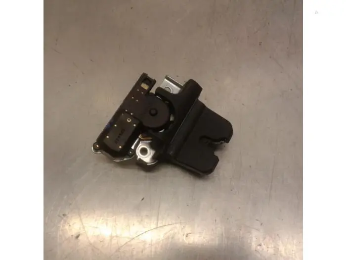 Boot lid lock mechanism Toyota Camry