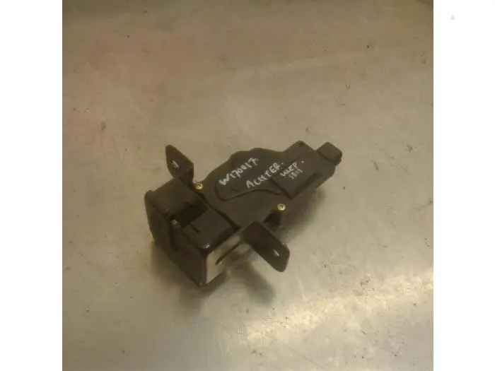 Tailgate lock mechanism Kia Sorento